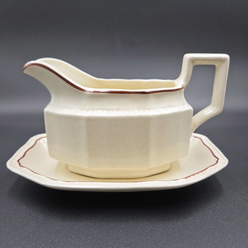Kensington Gravy Boat With Tray Staffordshire England Ironstone Canterbury Cream